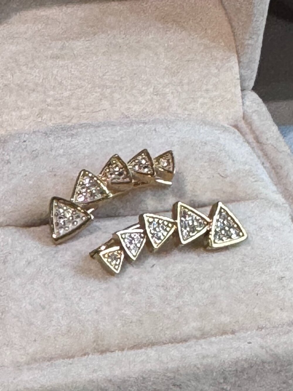 ✨💎 Edgy Sparkle That Climbs to Perfection! Triangle Ear Crawler Earrings 💎✨